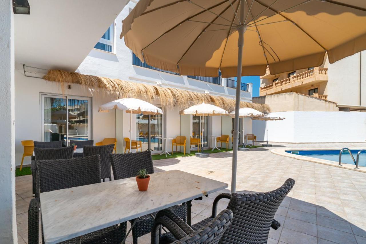 Apartaments La Perla Negra Cala Ratjada  Exteriör bild